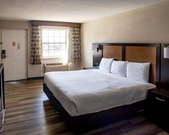 Baymont by Wyndham Austin University Area - Austin - Bedroom