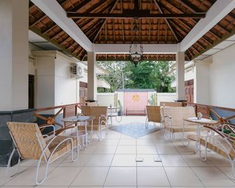 Taman Yuwono Heritage Malioboro by Natt's Hospitality - Yogyakarta - Patio