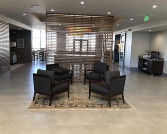 Country Inn & Suites Page, AZ - פייג' - לובי