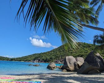 Pavilions of Bedarra: Private Island and Beach in the Great Barrier Reef - Dunk Island - Playa