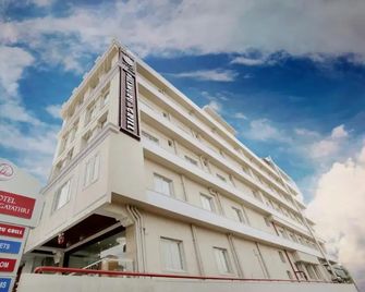 Hotel Grand Gayathri - Khammam - Building