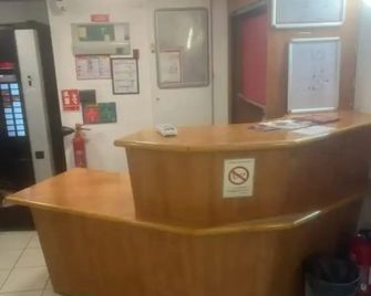 Enzo Hotels 1er prix Dreux - Dreux - Recepción