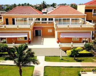 أوتل ريزيدانس ماديبا - لومي - مبنى