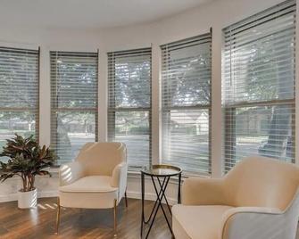 Amazing Haven Home With Private Pool - Grand Prairie - Sala de estar