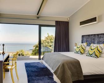 Villa Hutchinson - Five Bedroom Villa, Sleeps 10 - Camps Bay