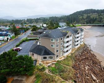 Siletz Bay Beachfront Hotel By OYO Lincoln City - Лінкольн-Сіті - Будівля