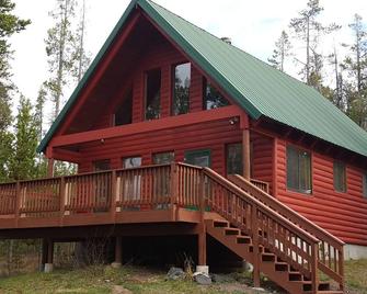 Secluded cabin get away! Rest/Relax, fish, boat, hike, bike, ATV, Yellowstone. - Island Park - Budova