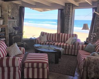 Baja Retreat, Feynman Beach House, Playa La Mision Baja, California Norte - La Misión - Living room