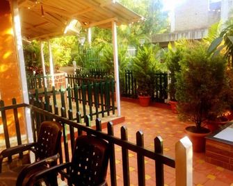 Panchgani Cottages - Panchgani - Balcony