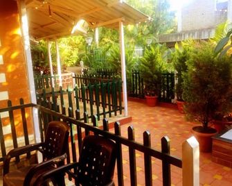 Panchgani Cottages - Panchgani - Balcón