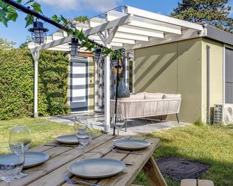 Vrijstaande bungalow met grote privé tuin dichtbij Veerse meer - Kortgene - Patio