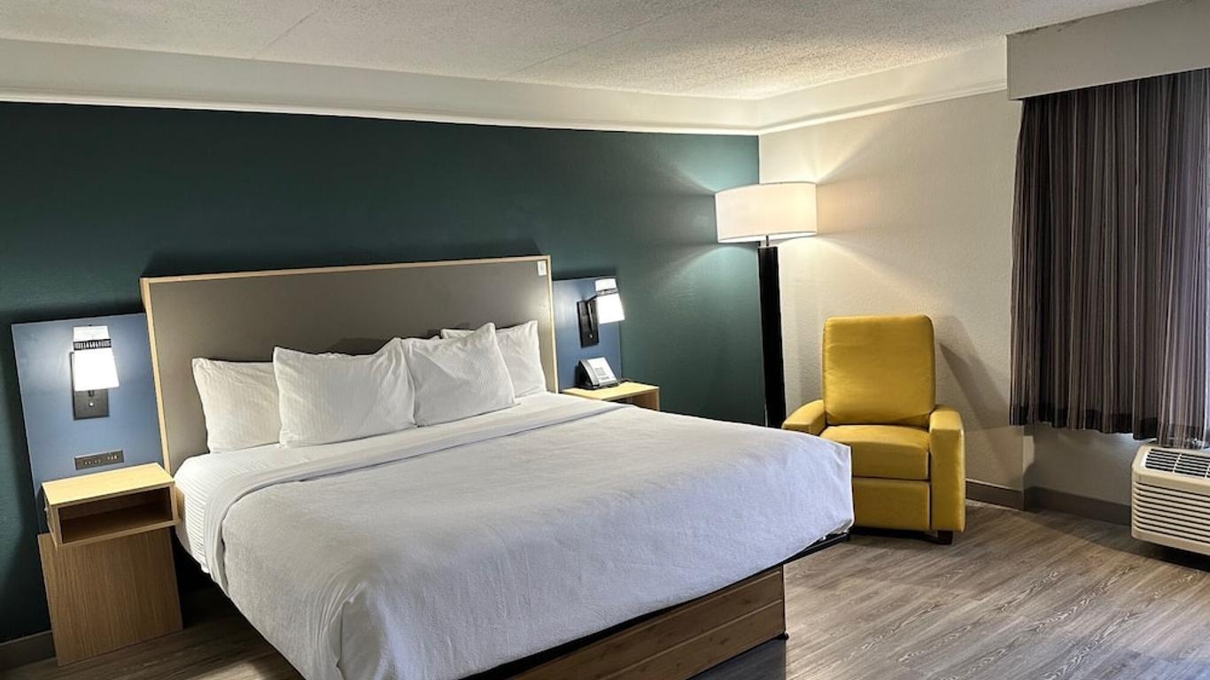 La Quinta Inn & Suites by Wyndham Dallas Arlington South