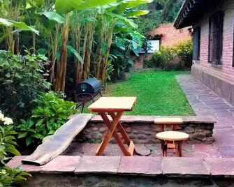 Terrazas Del Coya - Hostel - Jujuy - Patio