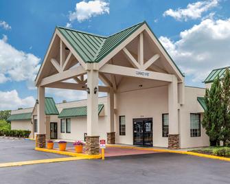 Quality Inn & Suites Hanes Mall - Winston-Salem - Rakennus