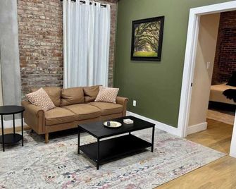 Modern Boho Getaway 1br Apartment by Keenstays - Cape Girardeau - Soggiorno