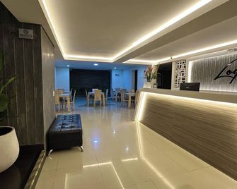 Hotel Loyds - Medellín - Receptionist