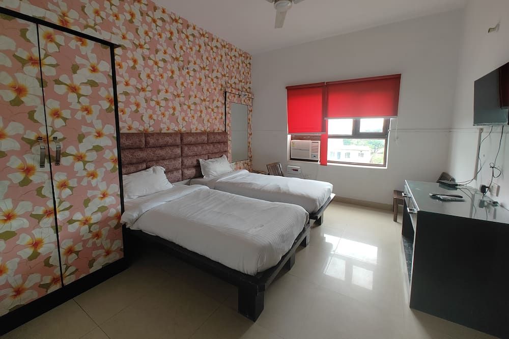 Apex Hotel - Baddi - Bedroom
