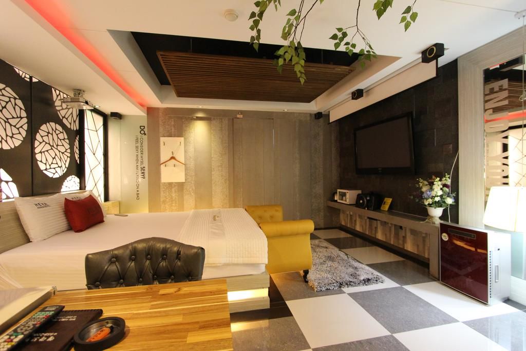 Hera Hotel thumbnail 2