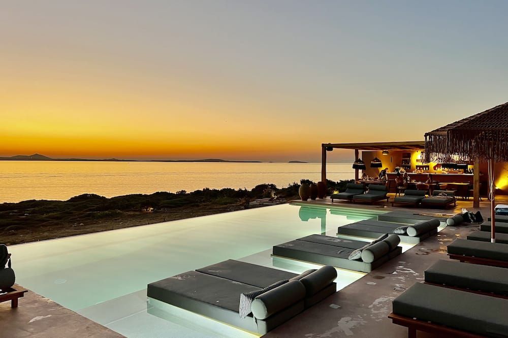 Akre Hotel - Designed for Adults - נאקסוס - בריכה