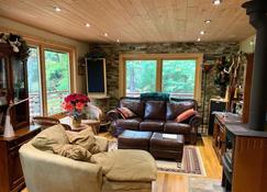 Hauser's Bayfield Cabin - Bayfield - Living room
