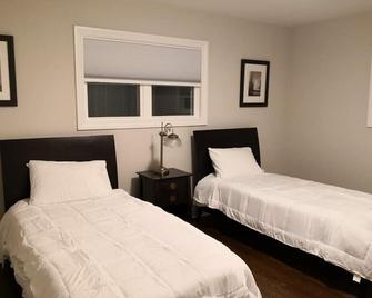 Cute Ranch House close to town monthly stay - Deerfield - Bedroom