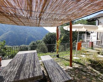 Ostello Val Grande - Cicogna - Balkon