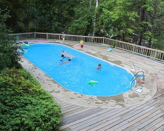 Country Home Fenced Backyard, 1 MI. To Town, Kids & Dogs Ok! - Woodstock - Pool