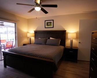 Living on the Green- Pool home with sunset views - San Carlos Park - Bedroom