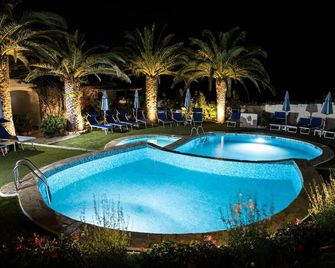 La Jacia Hotel & Resort - ארצאקנה - בריכה