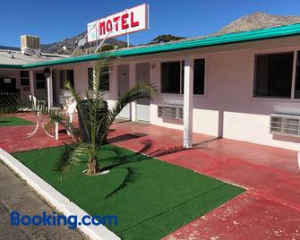 Mount-N-Lake Motel - Wofford Heights - Gebäude
