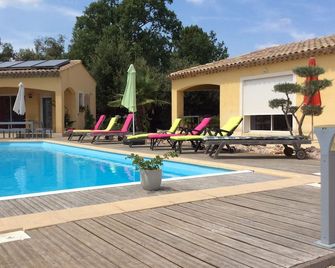 Spacious Villa In A Quiet Location In Sillans-La-Cascade In Provence 3bedroom- 2bathroom - Sillans-la-Cascade - Pool