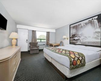 Super 8 by Wyndham Niagara Falls North - Niagara Falls - Bedroom