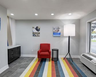 Studio 6 Meridian. Ms Bonita Lakes - Meridian