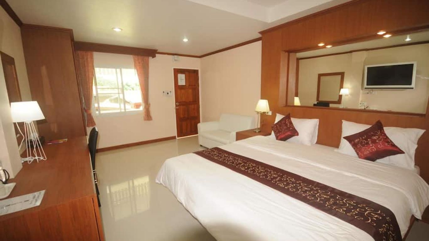 ชินาธิป อยู่สบาย