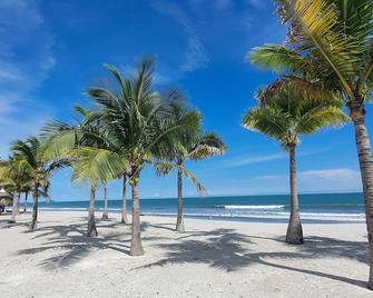 Playa Caracol Residences Vacation Rental - Chame - Playa