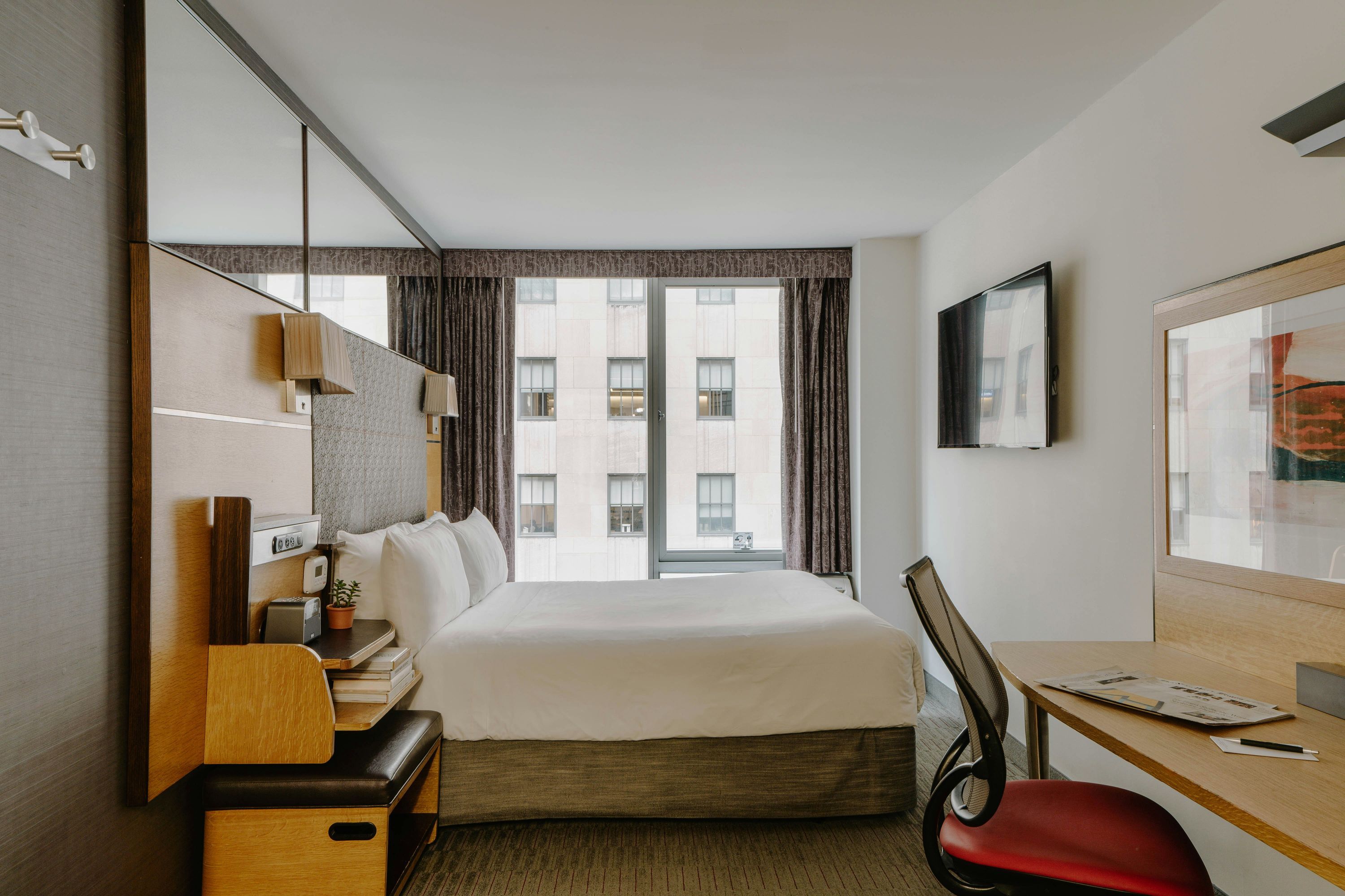 The Jewel Hotel, New York thumbnail 3