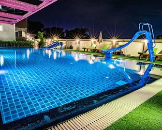 Gold Airport Suites - Racha Thewa - Pool