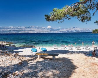 Boutique Camping Bunja - Supetar - Pláž