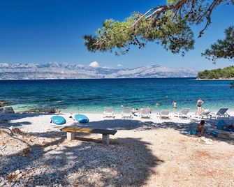 Boutique Camping Bunja - Supetar - Strand