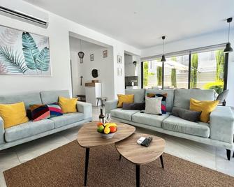 Stay Villa Palm - Protaras - Living room