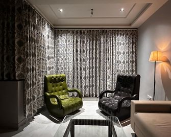 Signature Suites - Agra - Lobby