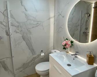Newly renovated apartment next to the beaches - Santander - Baño