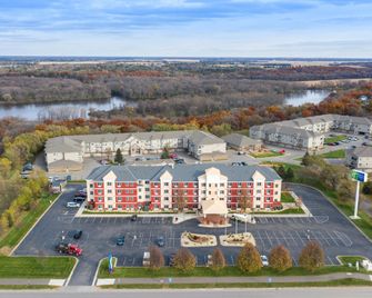 Holiday Inn Express & Suites St. Cloud By IHG - St. Cloud - Rakennus