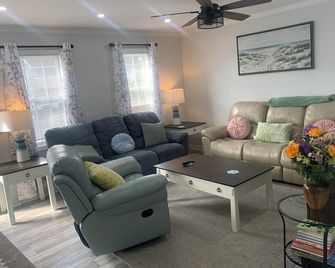 School Village Walk-in shower and jetted tub - Elizabethtown - Huiskamer