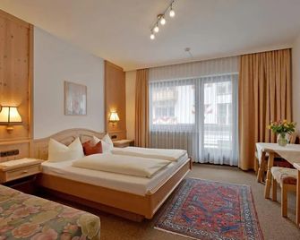 Hotel Garni Jennewein - Mayrhofen - Bedroom