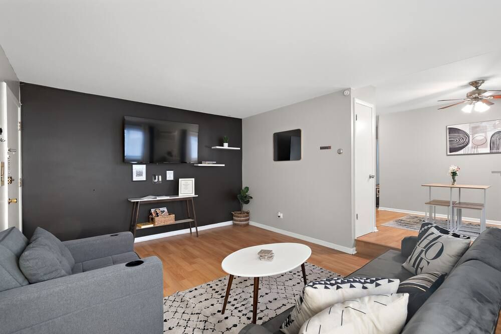 Living room view of Chic Suite/Mins to L Train /Laundry/Free Parking