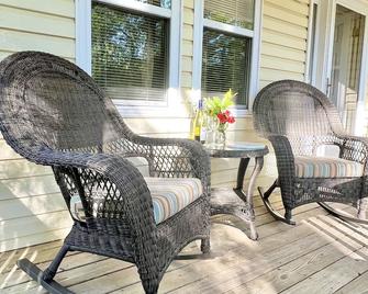 Spacious OBX Home with Kayaks & Bikes Close to Beach & Amenities - Kitty Hawk - Patio