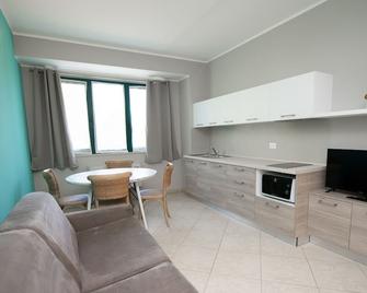 Luxury Martina Appartamenti - Moniga del Garda - Huiskamer