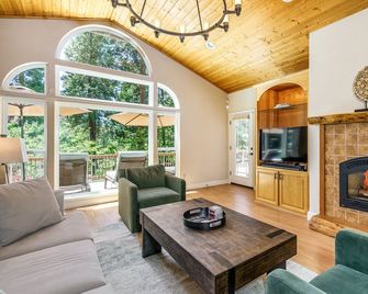 Luxury Home In Arnold With Tons of Privacy & Space - Arnold - Sala de estar