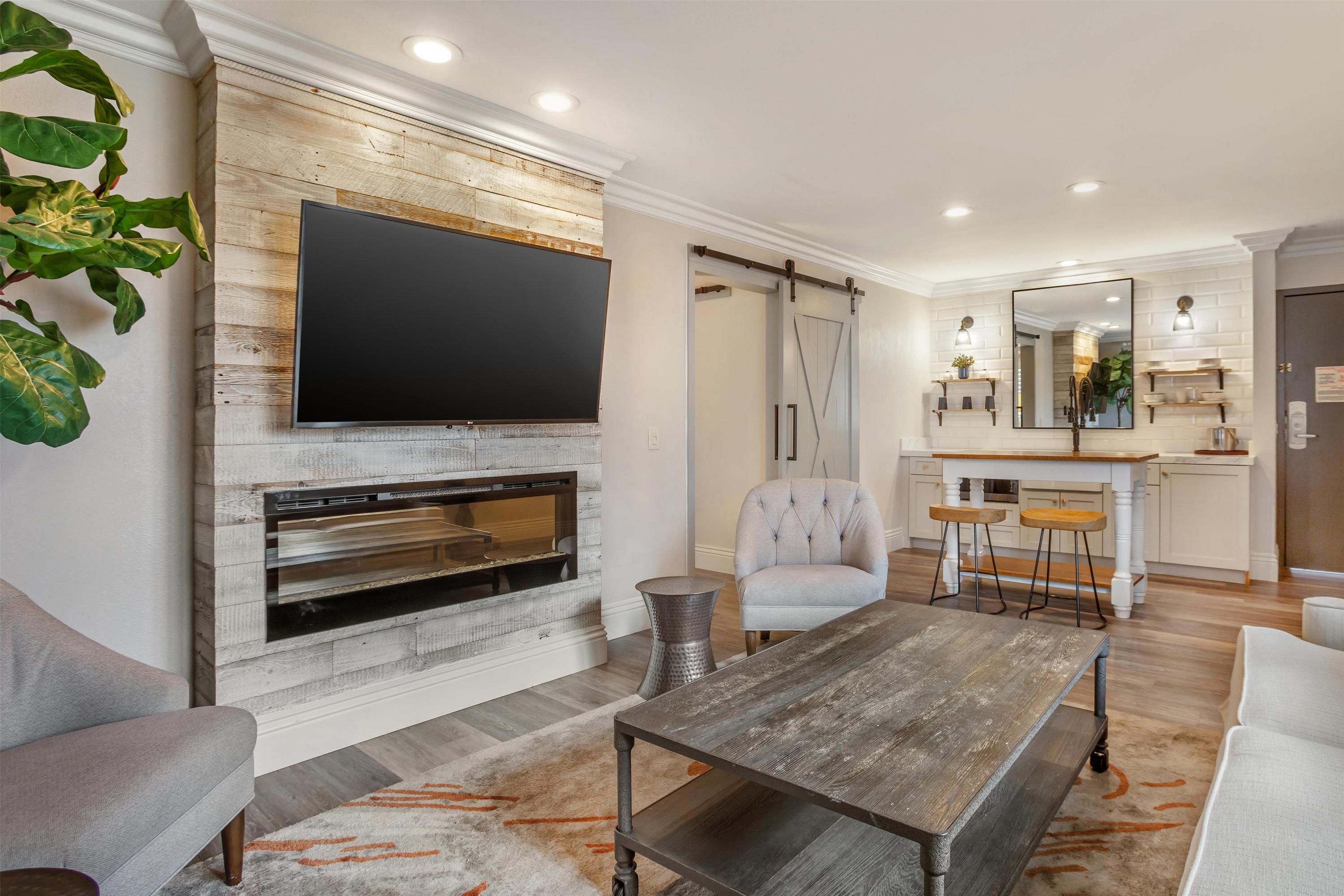 Dry Creek Inn Mod Collection by Sonesta